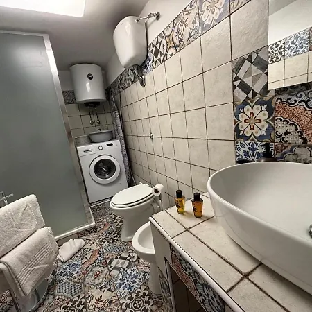 Stylish Steps From The Apartament *