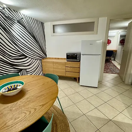Stylish Steps From The Apartament