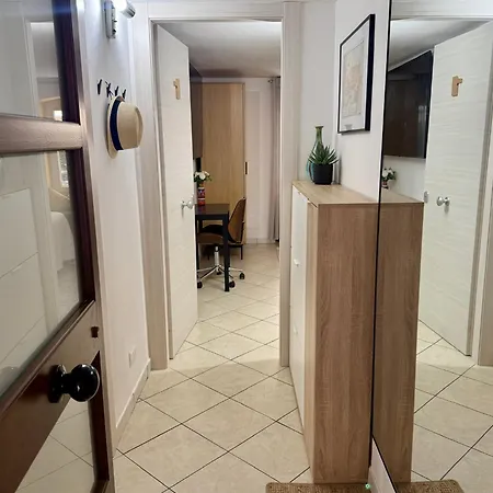 Appartement Stylish Steps From The *