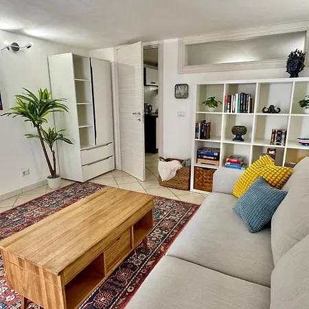 Stylish Steps From The Appartement *