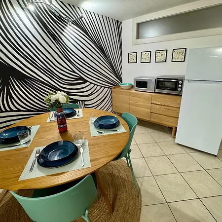 Appartement Stylish Steps From The