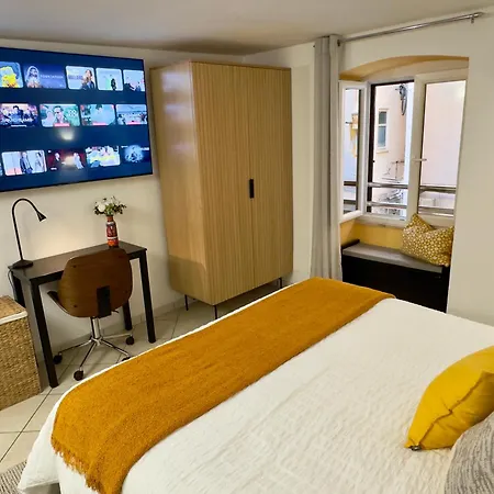 Stylish Steps From The Appartement Cefalù